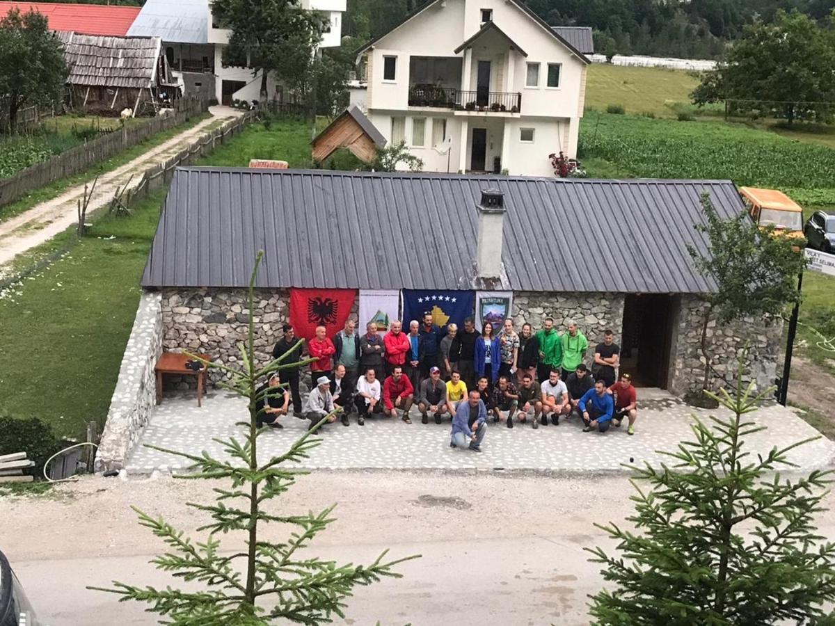 Hotel Bujtina Izet Selimaj Valbone Exteriér fotografie